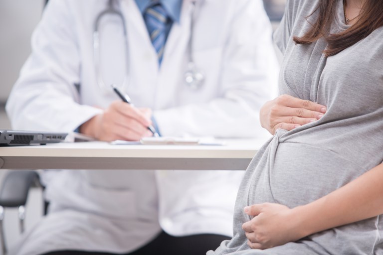 AdobeStock_209243060 - Portrait of pregnant woman with doctor in clinic © uinmine .jpg